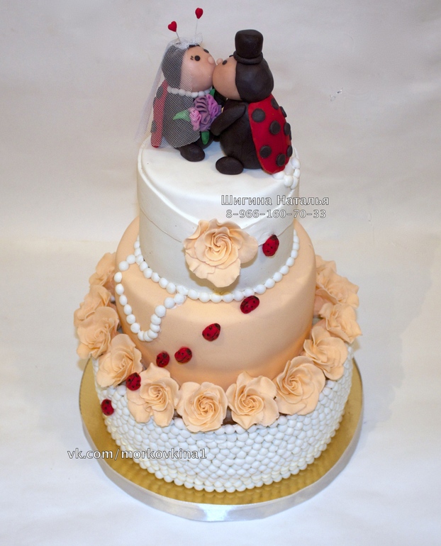 торт свадебный с божьими коровками