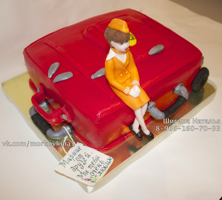 Торт стюардесса на чемодане.