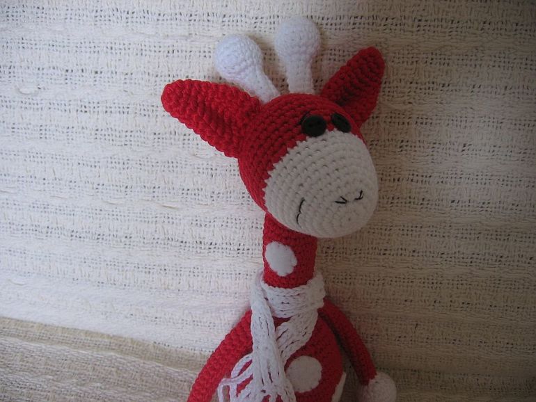 Красный жирафик