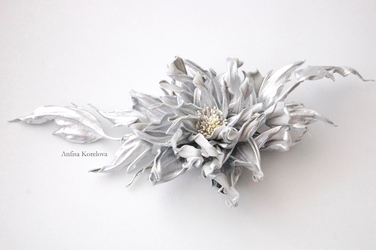 Цветы из кожи. Броши.