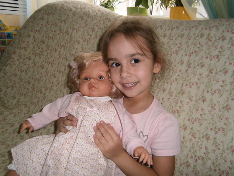 В какие куклы играет ваша дочка.