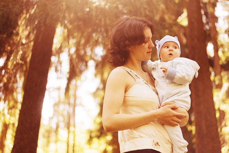 весело погуляли (Славик с мамой, очаровательной Ксюшей)