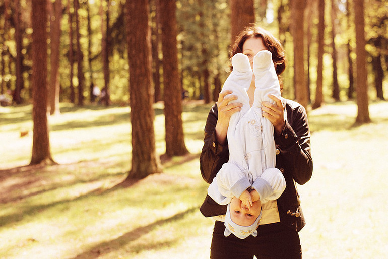 весело погуляли (Славик с мамой, очаровательной Ксюшей)