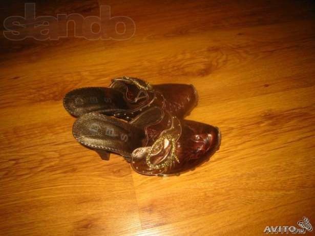 Кожаные шлепки  38 размер, 1500р