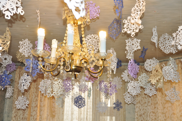 Привет всем!!! Решила поделиться идеей новогодней елочки для тех, у кого пока нет надежды поставить натуральную елочку! И немного моих хвасталок)))