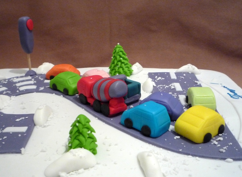 Зима, пробки...) Мальчику на 2 года.