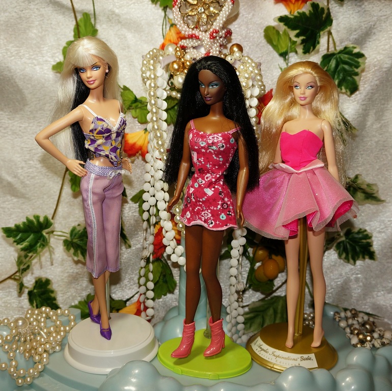 Колекционная или игровая кукла Барби? В чем отличие?