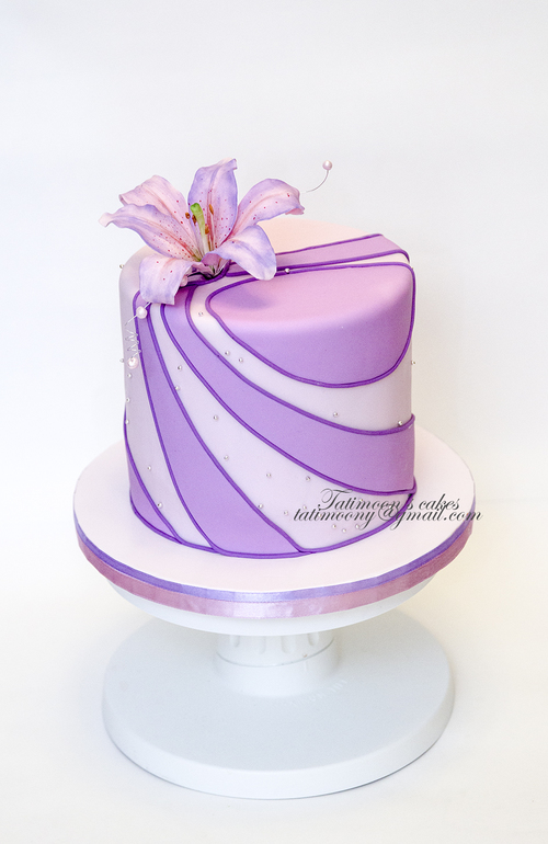 Торт с лилией