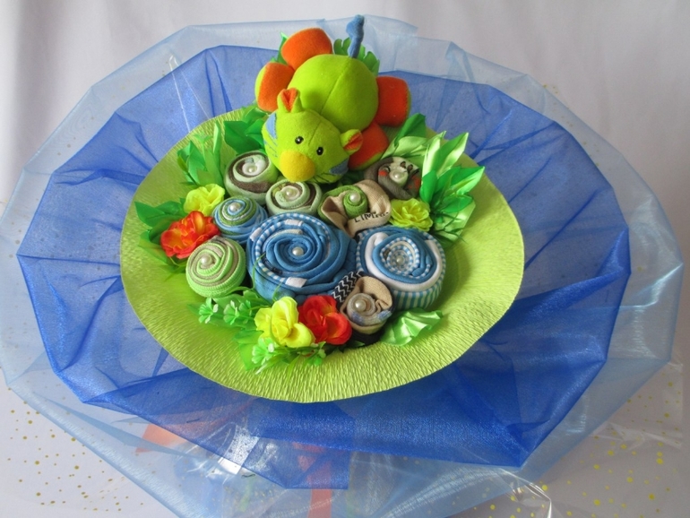 Букеты из детской одежды