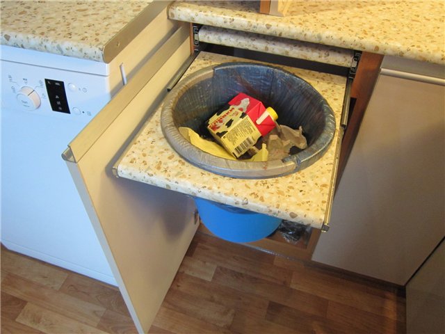 Мусорная дыра.