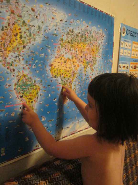 монтессори каждый день - рассмотреть карту мира:)