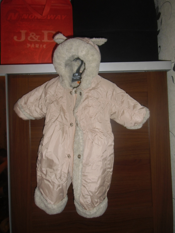 Продам комбинезоны б/у на возраст от 0 до 12 мес.