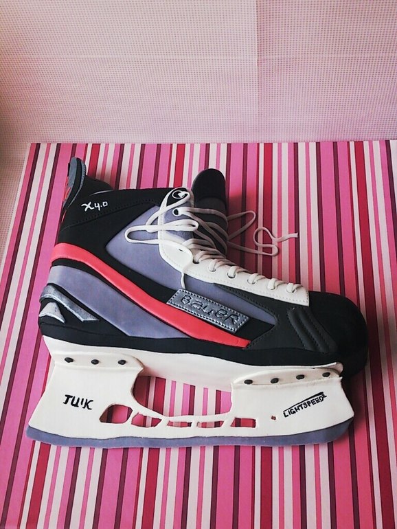 Конёк хоккейный и капы для друга Рамиля:)