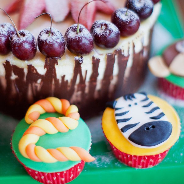 Снова три шоколада и капы детские:)