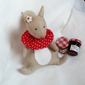 А к нам белочка прискакала!))