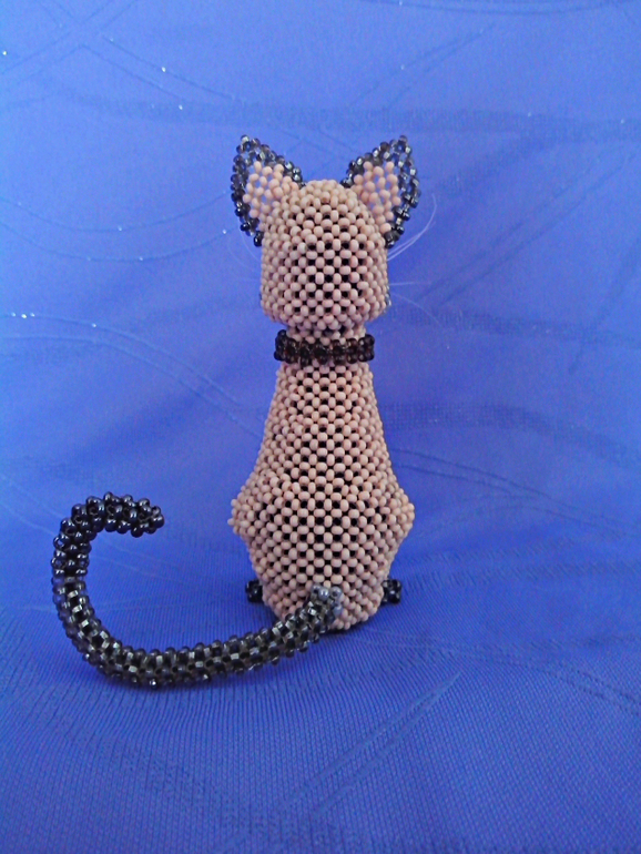 Кошечка Сиамочка из бисера.