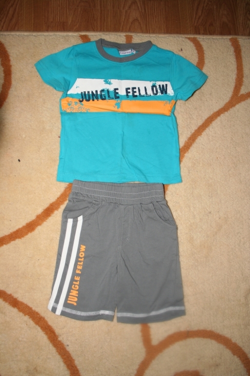 Одежда на мальчика 2-3 лет (даром)