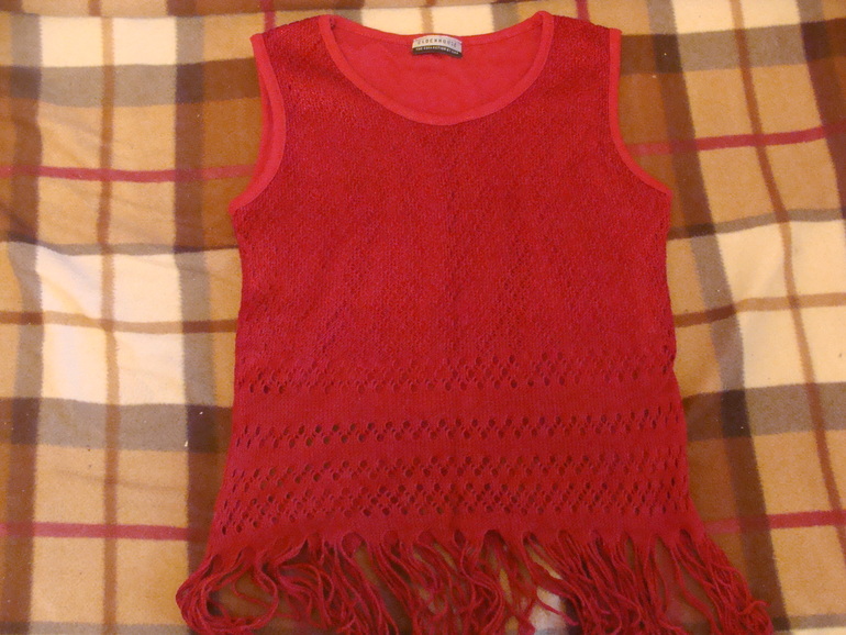 Продаю вещи на девочку 10-12 лет по символической цене!