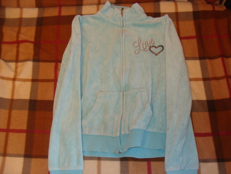 Продаю вещи на девочку 10-12 лет по символической цене!