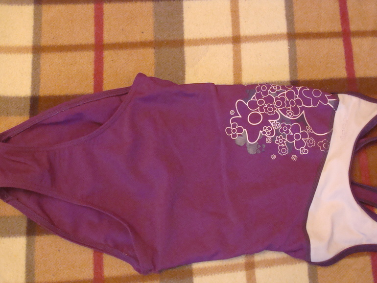 Продаю вещи на девочку 10-12 лет по символической цене!