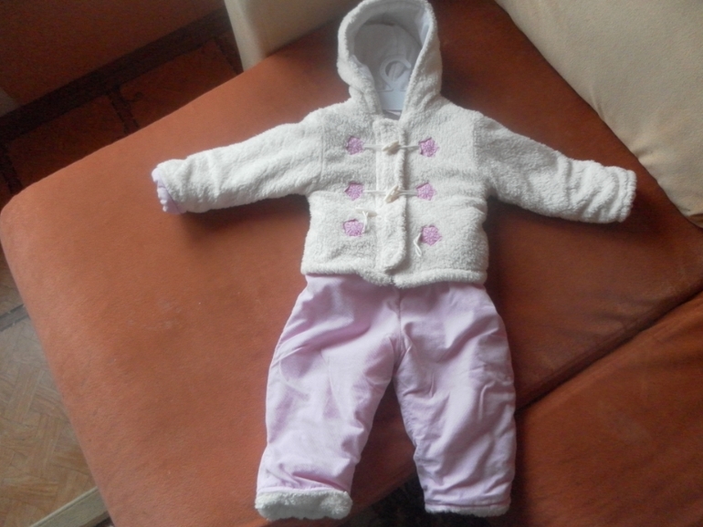 Продам комплект (штанишки+курточка)Весна.В отличном состоянии,к нему отдам шапочку и шарфик (со стразами)и ботиночки(мысы немного потёрты)Цена 1000руб.