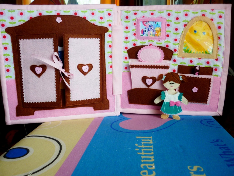 Кукольный домик-сумочка.