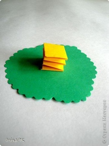 Яблонька из бумаги с объемными элементами