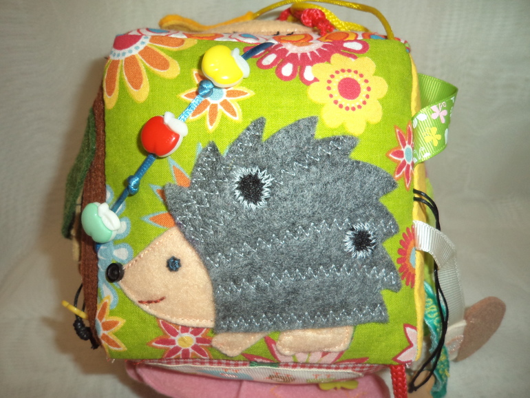 Развивающий кубик "Насекомые-птички и ёжик":)))