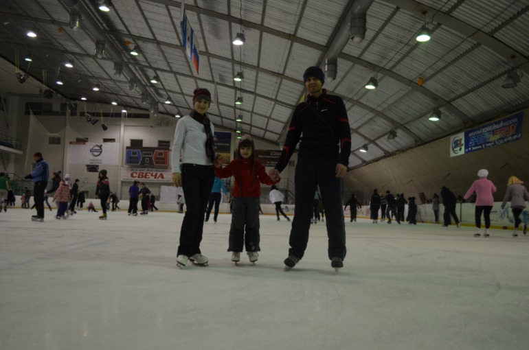 Катание на коньках))