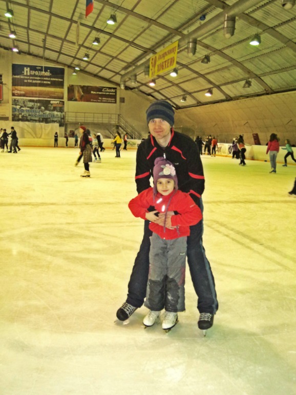 Катание на коньках))