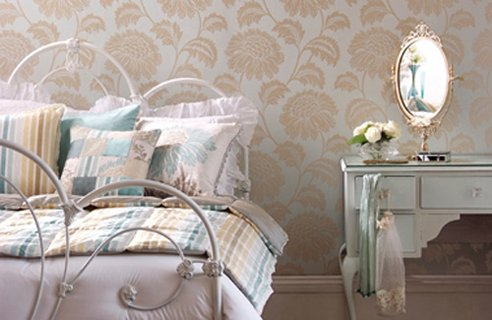 Какие обои клеить в спальне. Статья