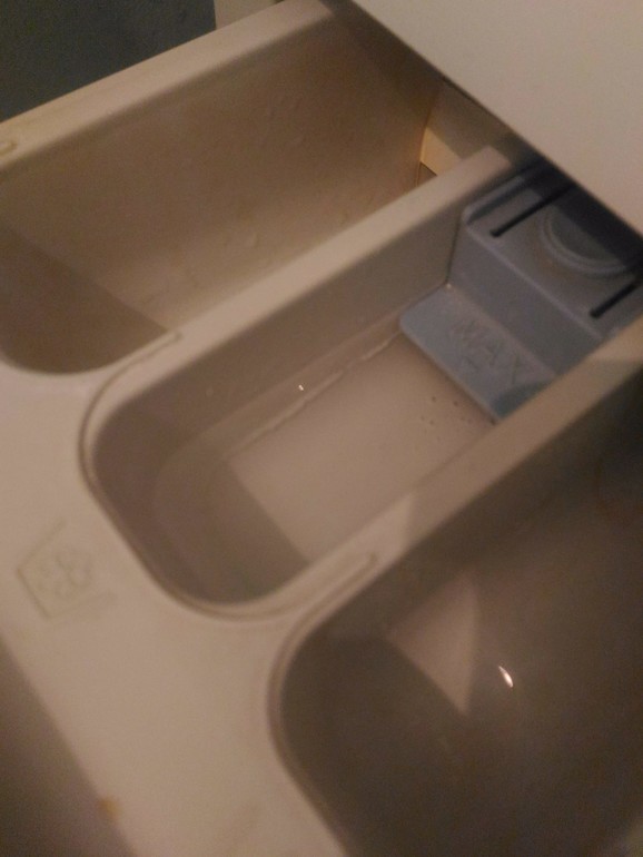 Почему после стирки остается вода в отсеке для кондиционера Почему после стирки остается вода в отсеке для кондиционера