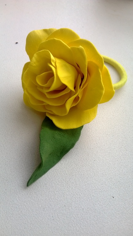 Первая резинка для волос из фоамирана