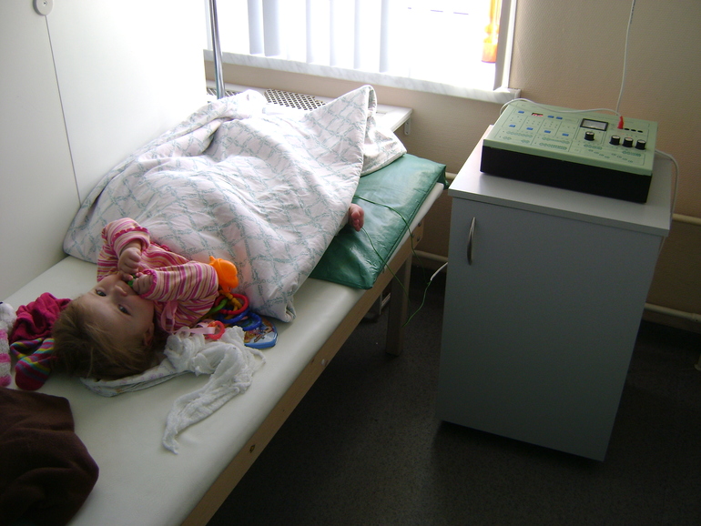 А вот так мы делаем стимуляцию ножек Ксюше