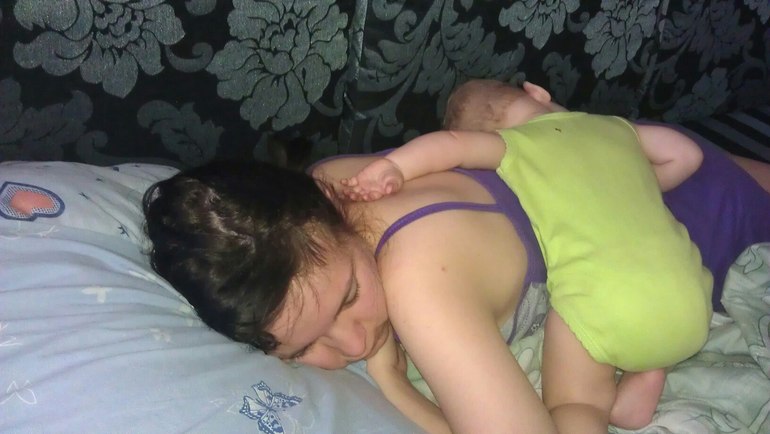 Мамы все-таки спят!