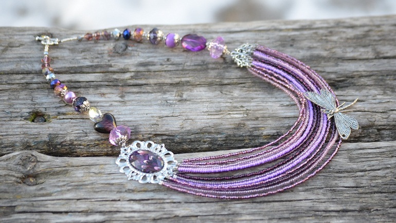 Колье со стрекозой