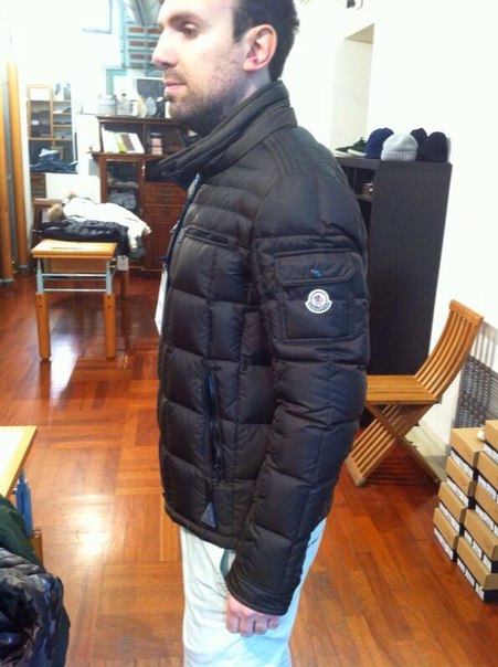 Moncler со скидками на заказ!мужское!)