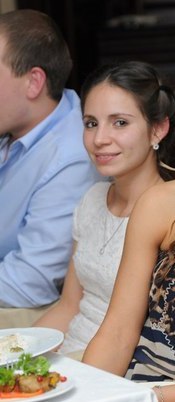 Девчули помогите с прической, пожалуйста)