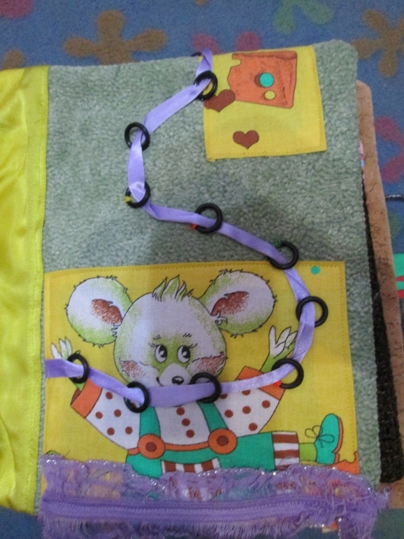 Развивающая книжечка для Дашки.