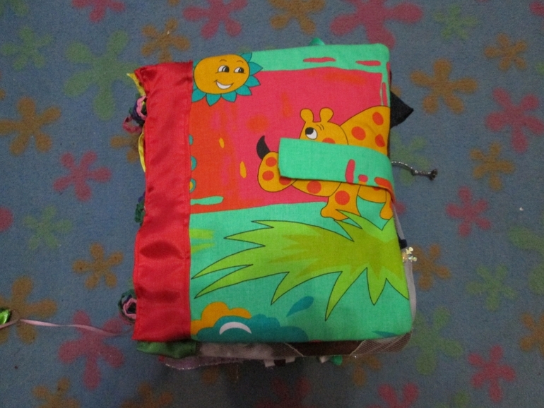 Развивающая книжечка для Дашки.