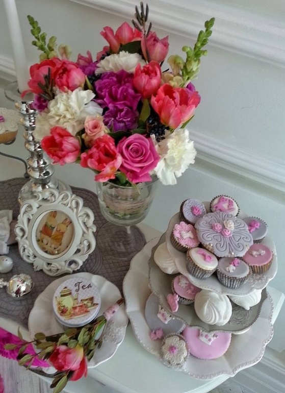 Капкейки для фотосессии будущей маме двух девочек