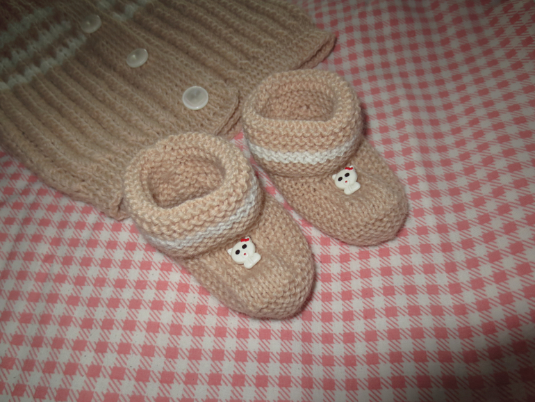 Бабушка готовится к рождению внучки)