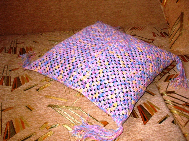 Вязаная наволочка для подушки.