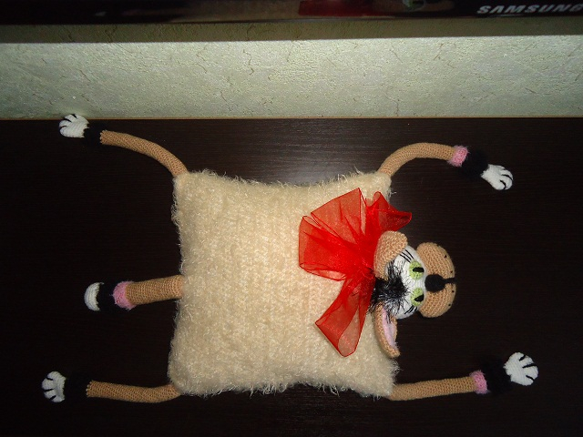 Подушка "влюбленный котик"