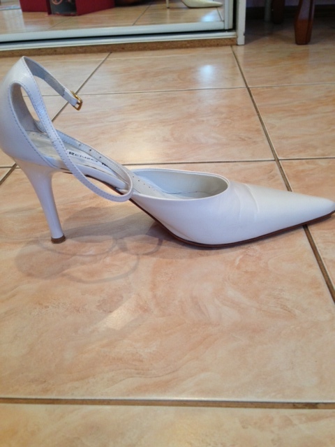 Продаю босоножки. Одеты один раз.