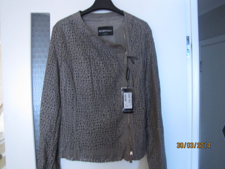 Куртка новая ARMANI