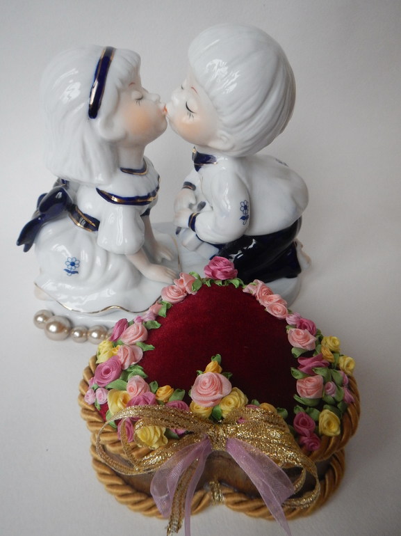 Шкатулка "Сердечная" деревянная с вышивкой лентами