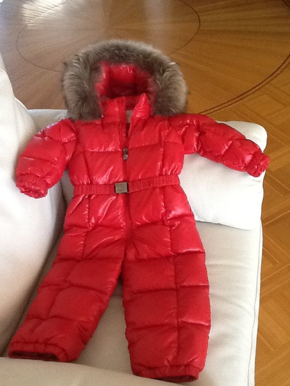 Продаю комбез Moncler оригинал рост 98