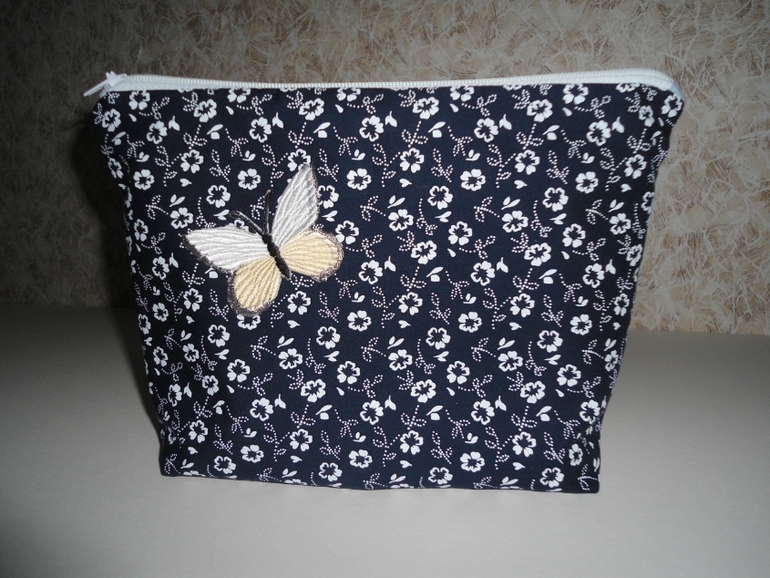 Пошились разные мелочи на подарочки к празднику.