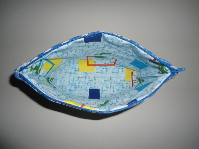 Пошились разные мелочи на подарочки к празднику.